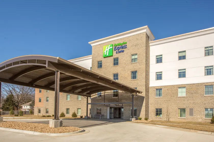 Holiday Inn Express & Suites Shawnee - Kansas City West by IHG - Image 1