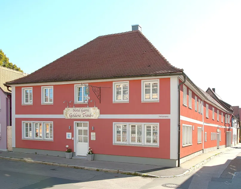 Hotel Garni Goldene Traube - Image 1