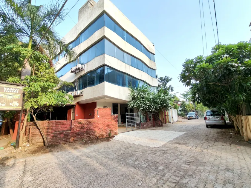 The Sky Imperial Hotel Yahvi - Image 1