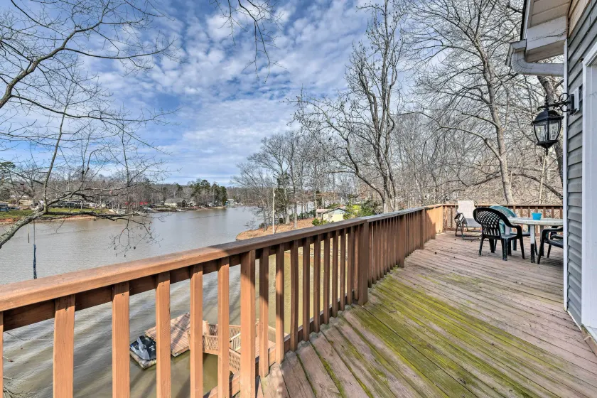 Lakefront Lexington House w/ Spacious Deck! - Interiör