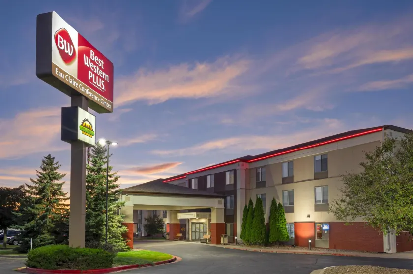 Best Western Plus Eau Claire Conference Center - Image 1