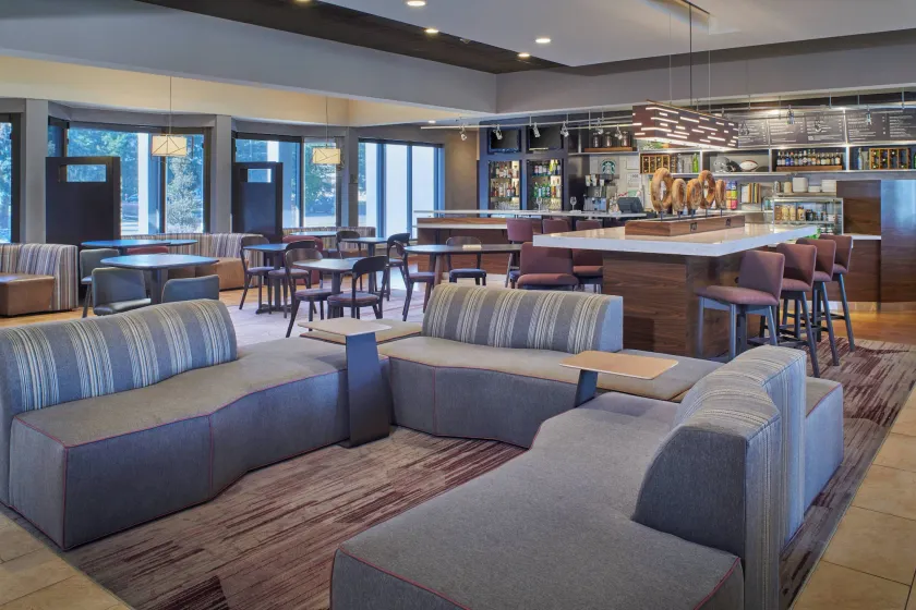 Courtyard by Marriott Detroit Warren - Image 1