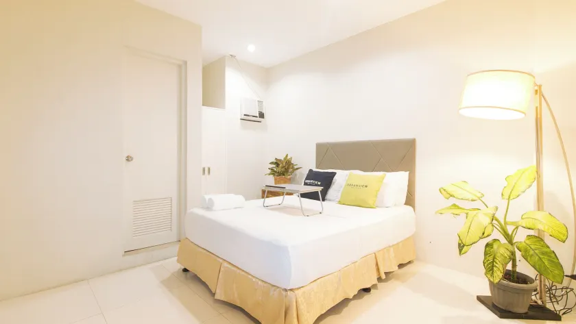UrbanView at Lacson Street Bacolod City by RedDoorz - Image 1