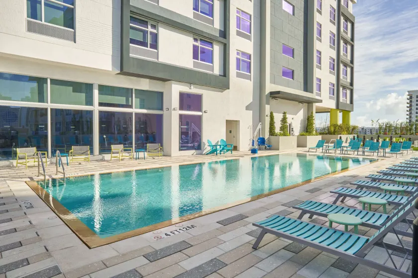 Tru by Hilton Fort Lauderdale Downtown - Image 1