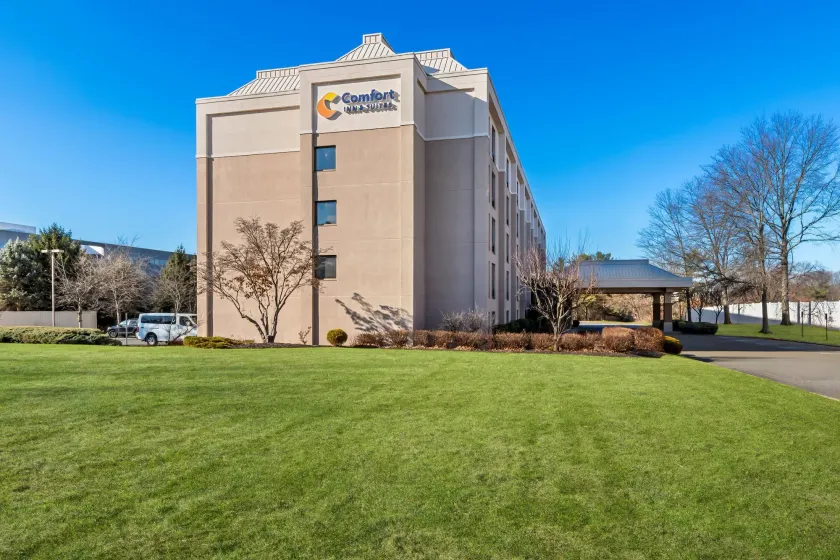 Comfort Inn & Suites Somerset - New Brunswick - Image 1