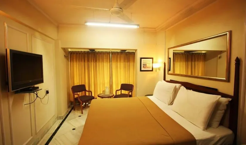 Royal Park Hotel Dockyard - Image 1