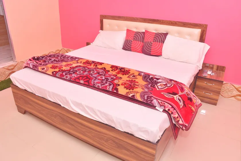 Hotel Sahu Inn Ayodhya - Image 1