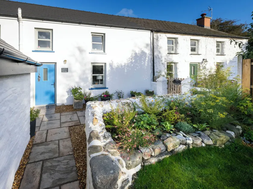 Dyffryn Cottage - Image 1