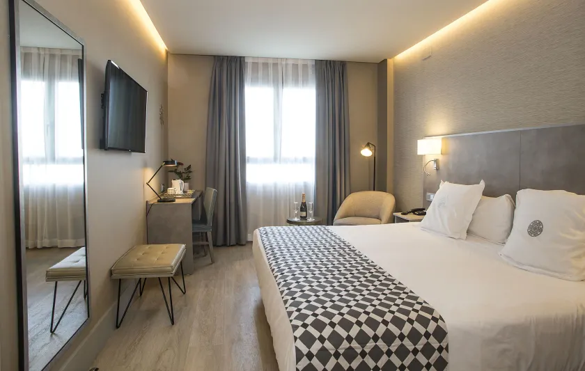 Hotel América Sevilla - Image 1