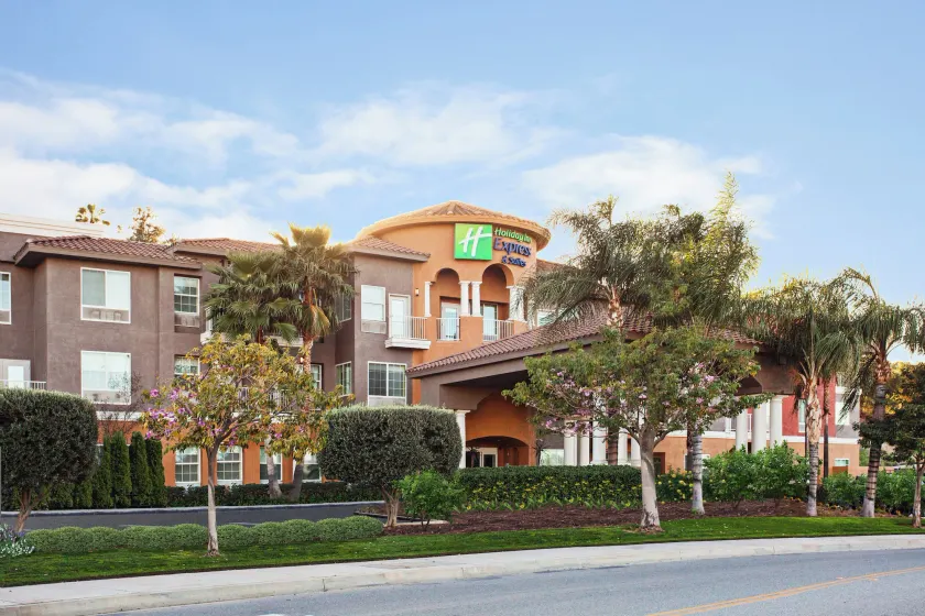 Holiday Inn Express & Suites Corona by IHG - Image 1