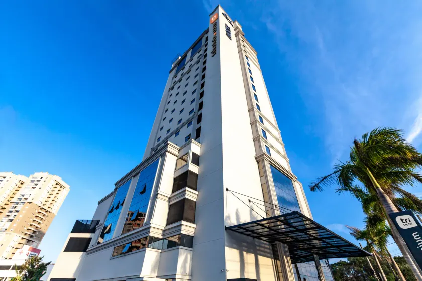 Tri Hotel Premium Itapema - Image 1