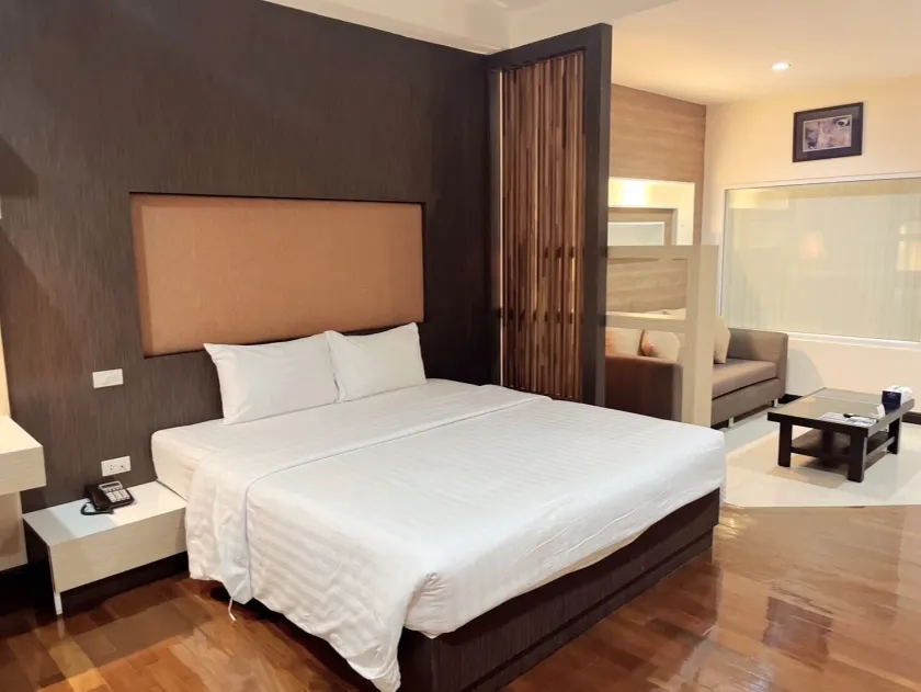 Eastpana 304 R1 Executive Residence - Image 1