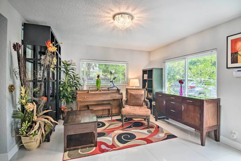 Shady & Eclectic Fort Lauderdale Dwelling w/ Yard! - Interiör