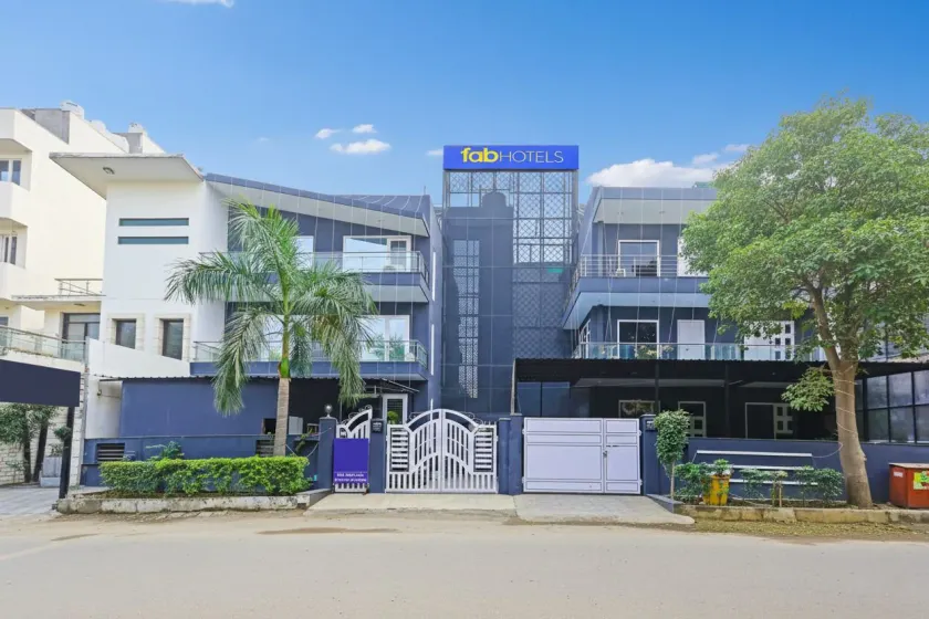 FabHotel The Runner - Image 1