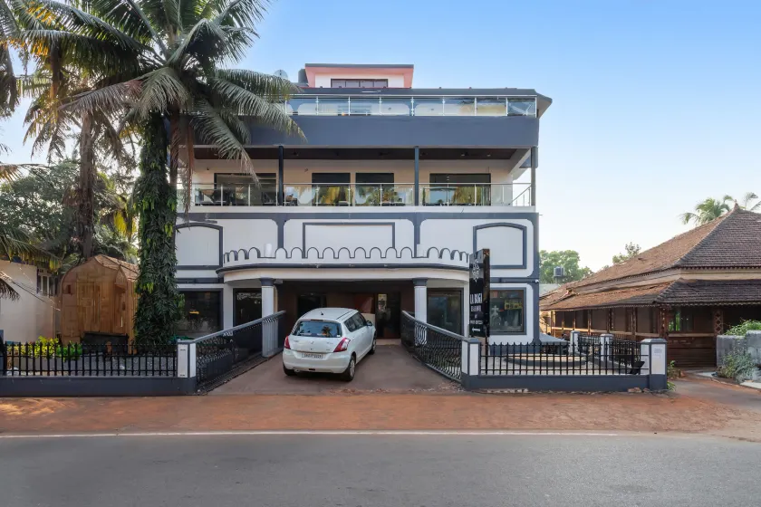  La Baga Beach Hotel - Image 1