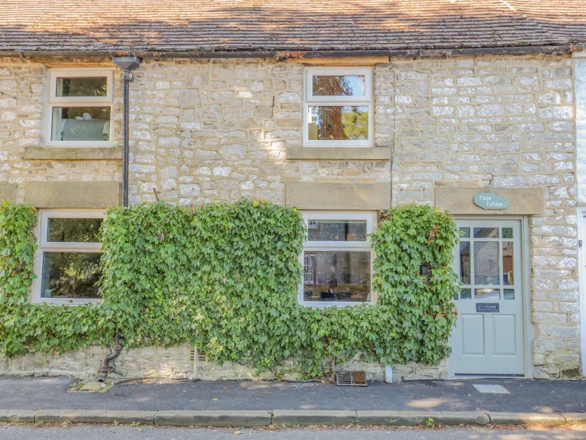 Flora Cottage - Image 1