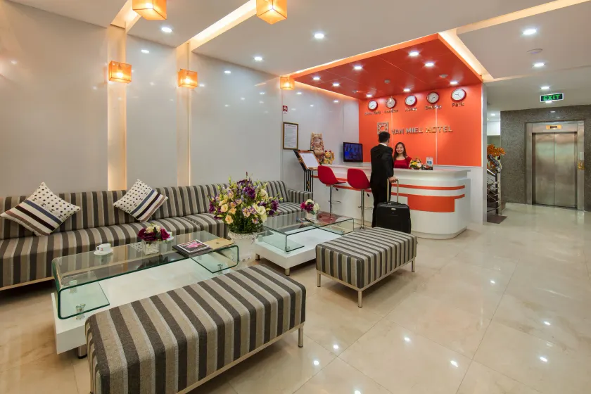 Van Mieu Hotel - Lobby