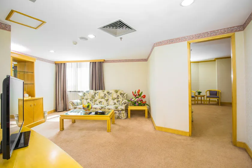 Guangzhou New Century Hotel - Image 1