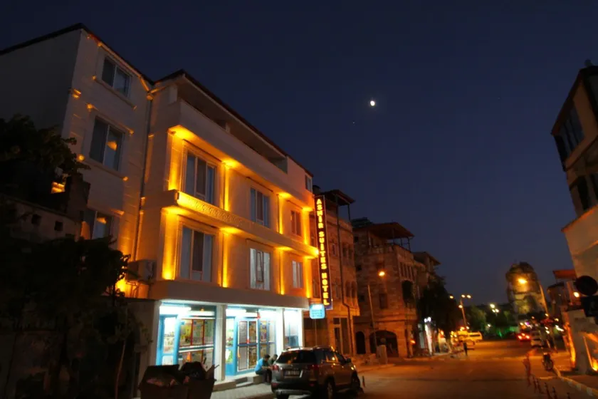 Asmir Suites Hotel - Image 1