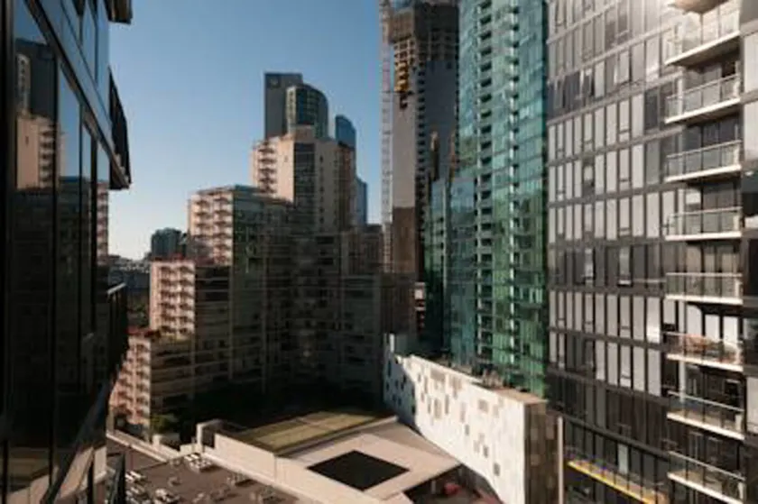 Inner Melbourne Serviced Apartments - Image 1