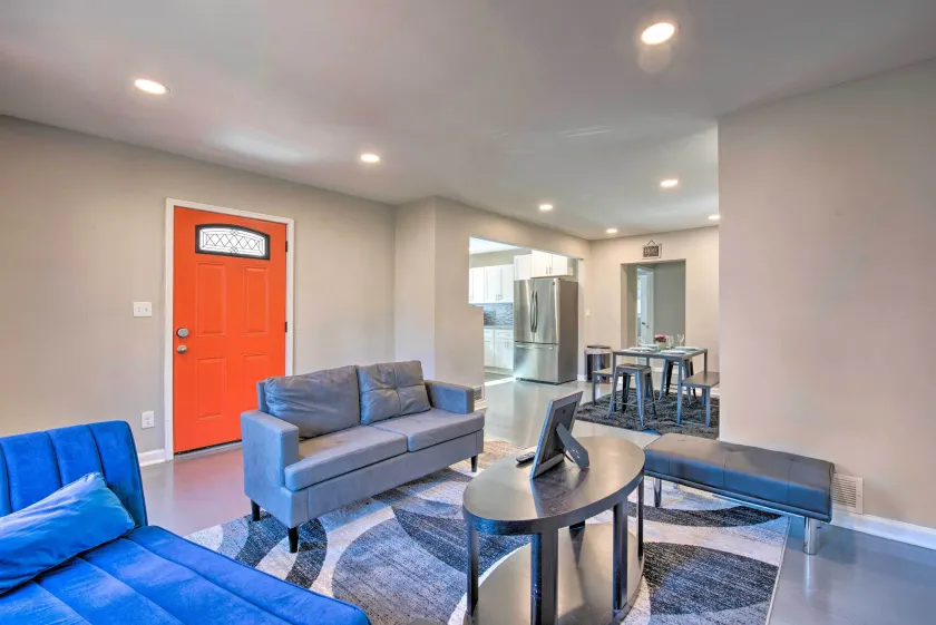 Centrally Located Atlanta Home w/ Yard! - Image 1