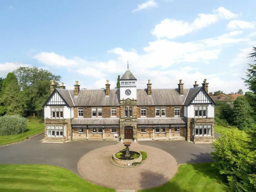 Peak Manor - Image 1