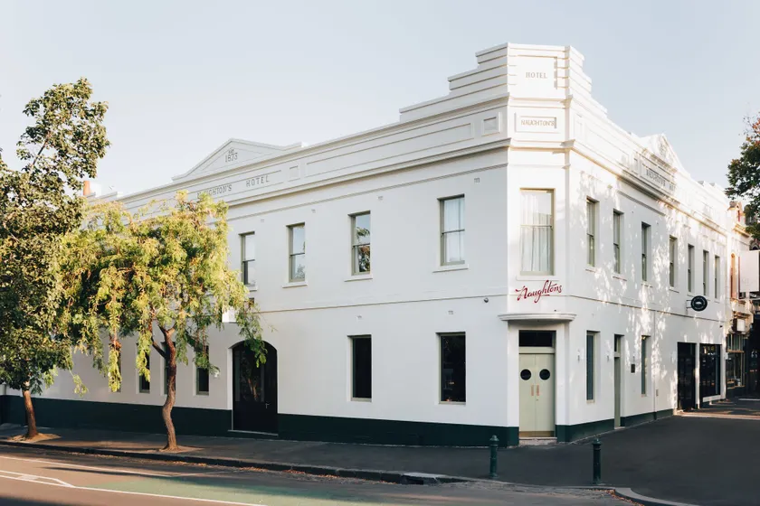Naughtons Hotel - Image 1