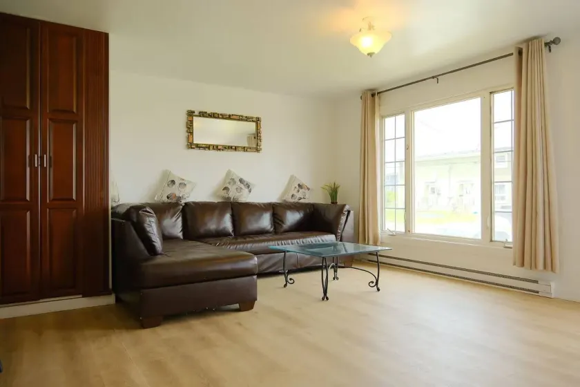 Warm and Bright 3 Bedroom Detached House·sydney - Image 1