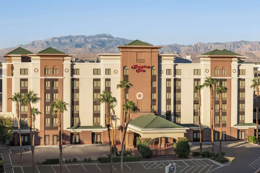 Hampton Inn Tropicana - Image 1