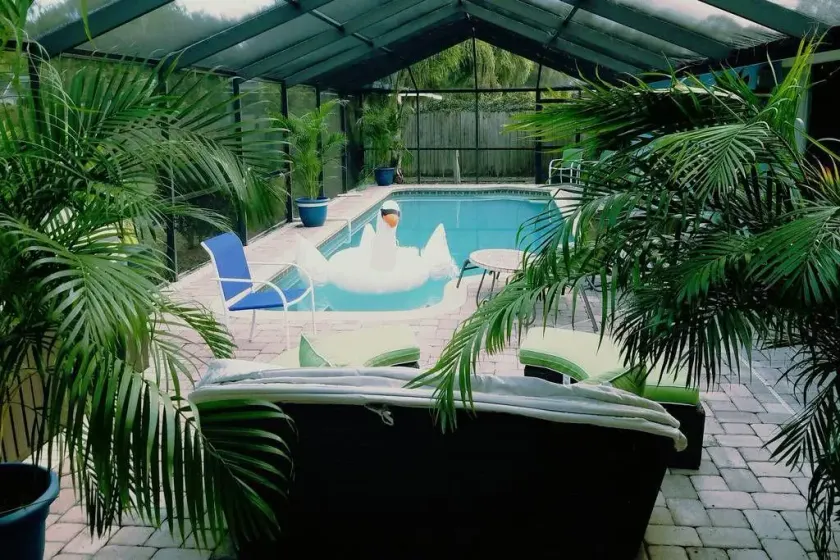Luxury Zen Den with heated pool just off Siesta Key - Image 1