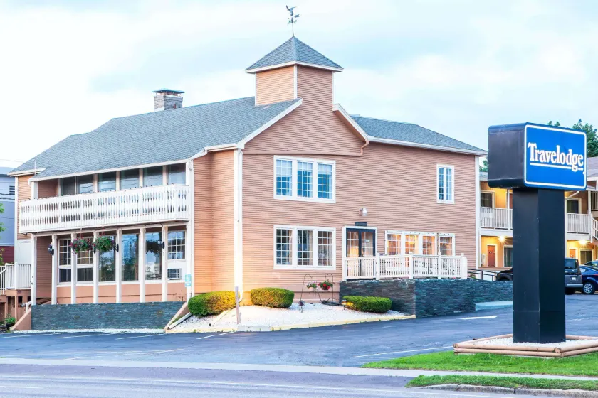 Travelodge by Wyndham South Burlington - Image 1