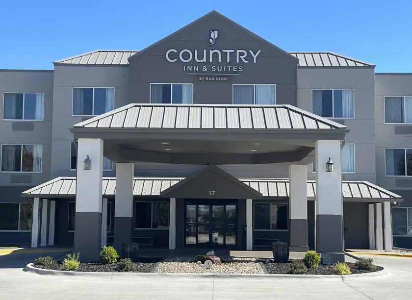 Country Inn & Suites by Radisson, Council Bluffs, IA - Image 1