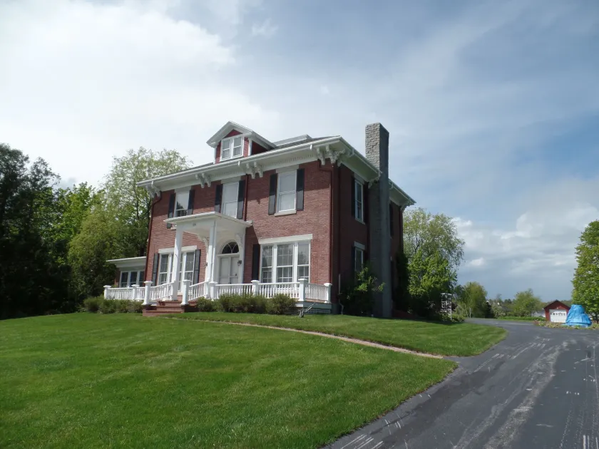 Captain Sweetser's Inn - Image 1