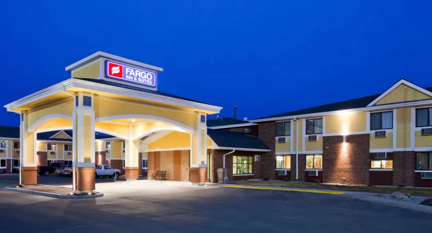 Fargo Inn and Suites - Image 1