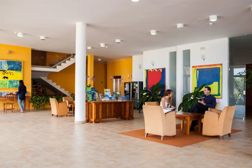 Apartamentos La Caleta - Salottino della hall