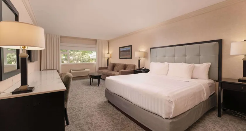 Prestige Lakeside Resort, WorldHotels Elite - Image 1