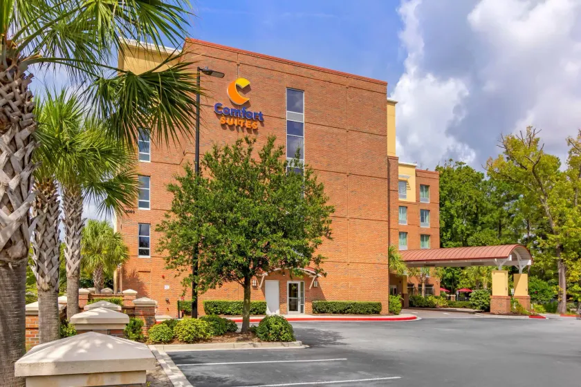 Comfort Suites Charleston West Ashley - Image 1