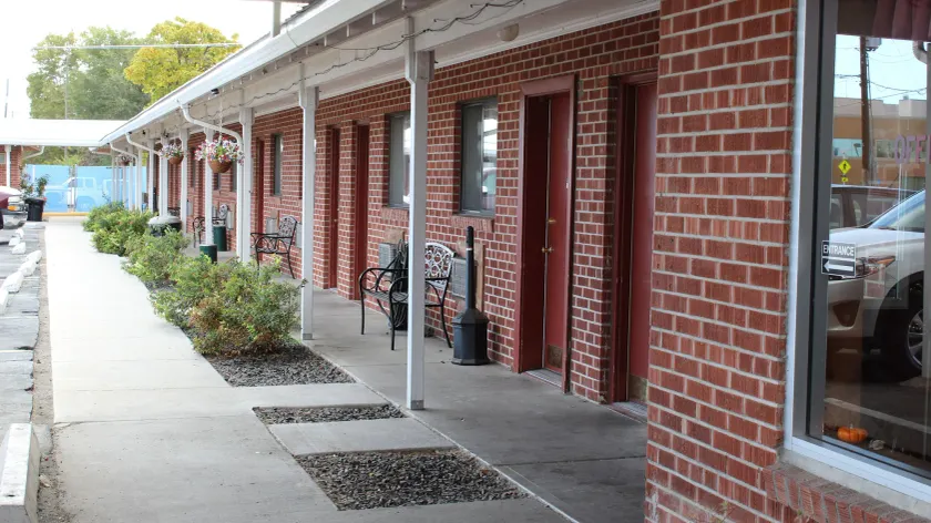 Ontario Inn - Image 1
