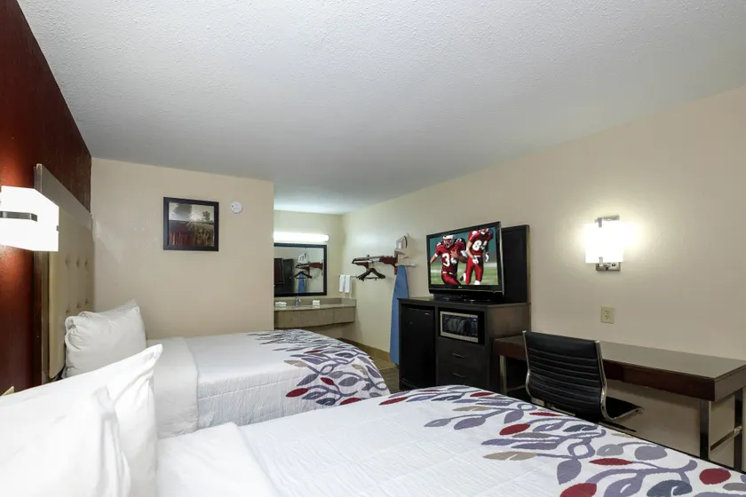 Red Roof Inn Columbus, MS - Image 1