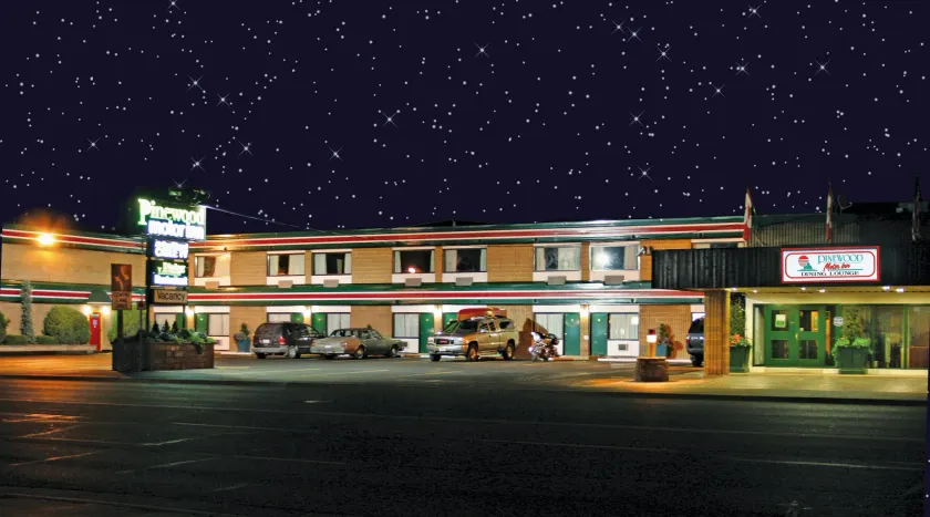 Pinewood Motor Inn - Image 1