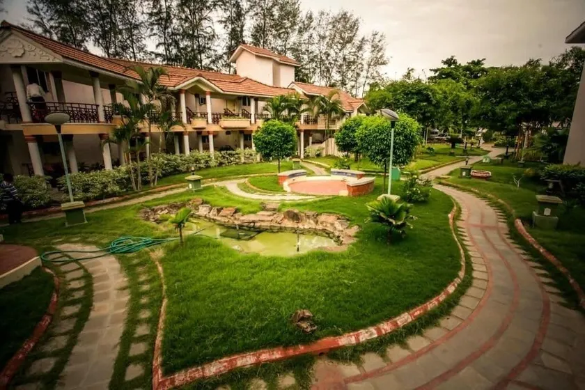 Hotel Sadhabishegam - Image 1