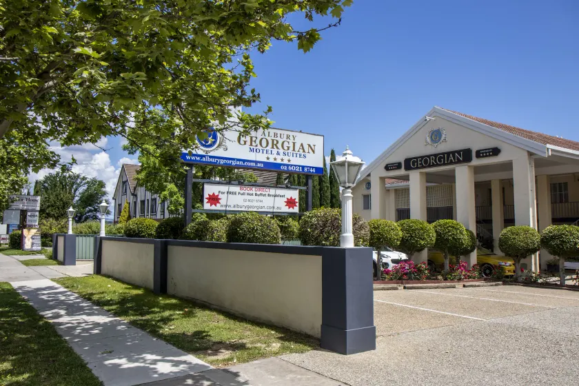 Albury Georgian Motel & Suites - Image 1