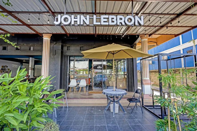 Collection O 91499 John Lebron House - Image 1