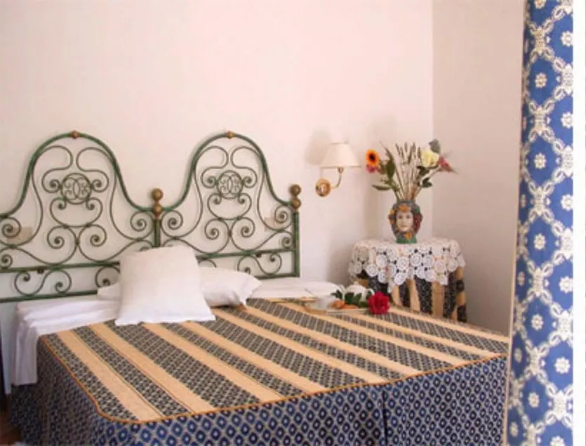 Taormina Garden Hotel - Image 1