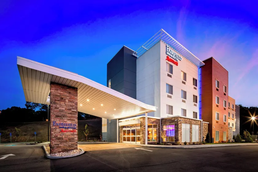 Fairfield Inn and Suites by Marriott Monaca - Image 1