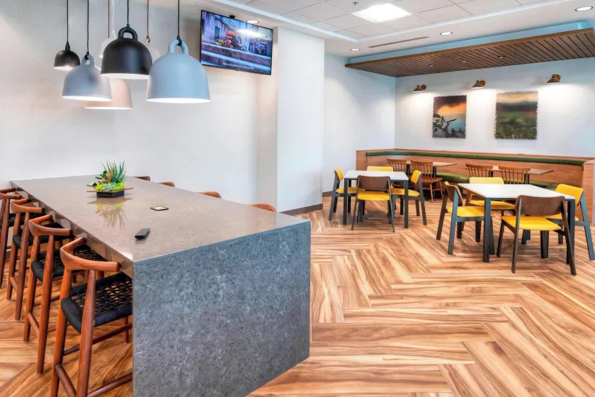 Fairfield Inn & Suites by Marriott Ottawa Airport - Image 1