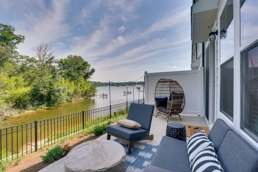 Dock Access! 'hook & Heron Lakefront Getaway' - Image 1