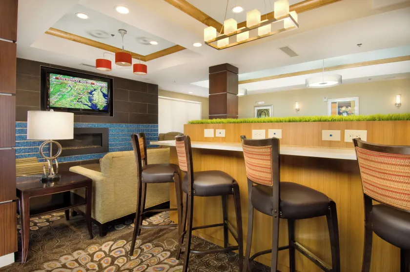 Holiday Inn Express & Suites Alexandria - Fort Belvoir by IHG - Image 1