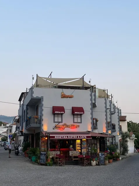 Rebetika Hotel & bistro - Image 1