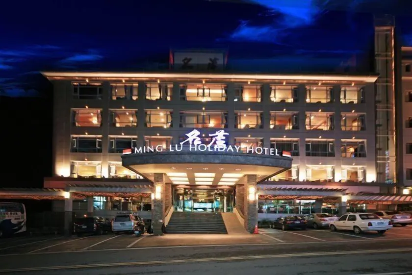 Ming Lu Holiday Hotel - Image 1
